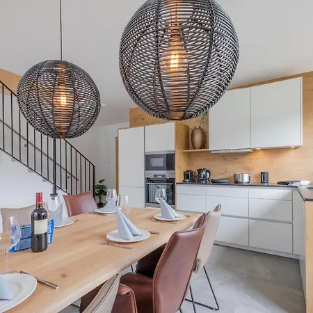 Aquarius Haus 9 18 *